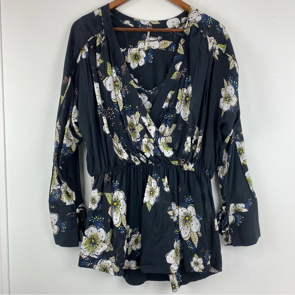 Free People size Small Women’s Tuscan Dreams Black Floral Tunic Top